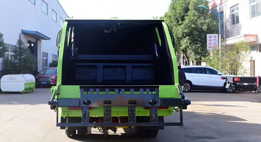 日產(chǎn)發(fā)動(dòng)機(jī)8方壓縮垃圾車(chē)