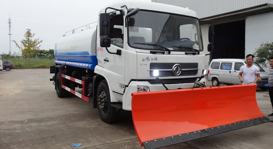東風(fēng)天錦13.5噸灑水車(chē)---綠化噴灑車(chē)