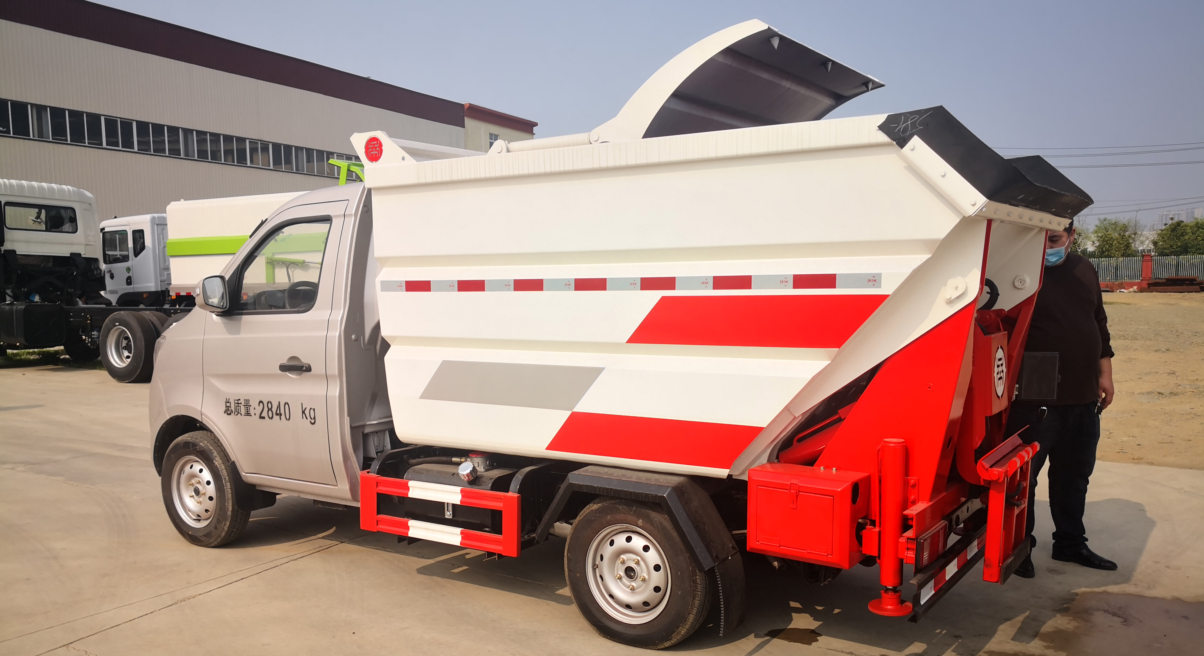 長(zhǎng)安無(wú)泄漏自裝卸式垃圾車