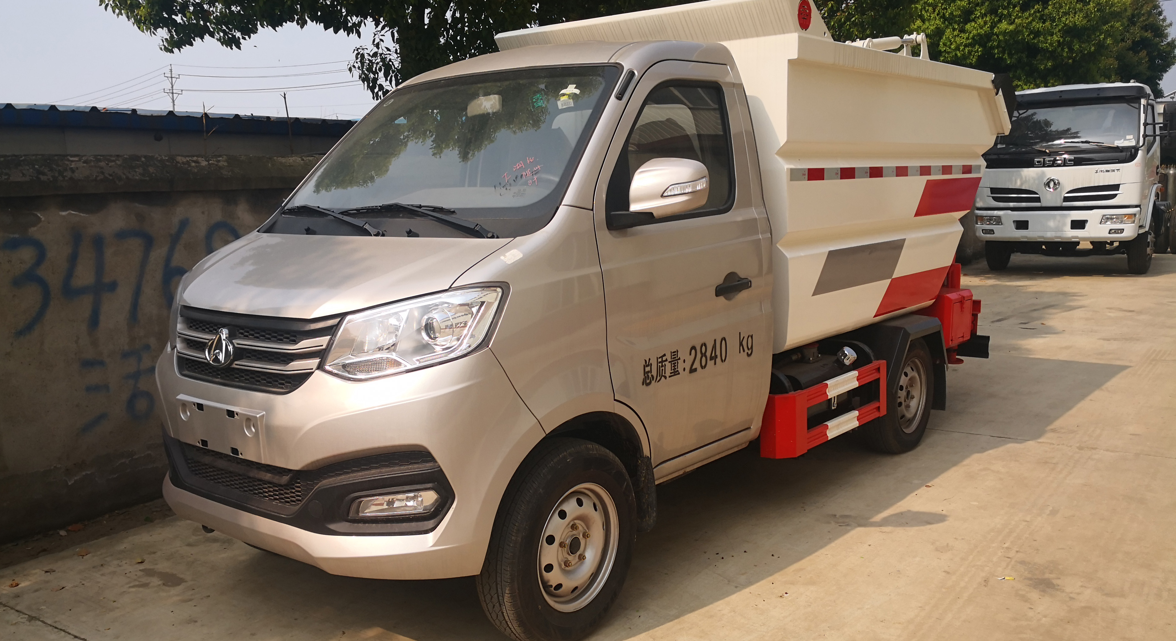 長(zhǎng)安無(wú)泄漏自裝卸式垃圾車