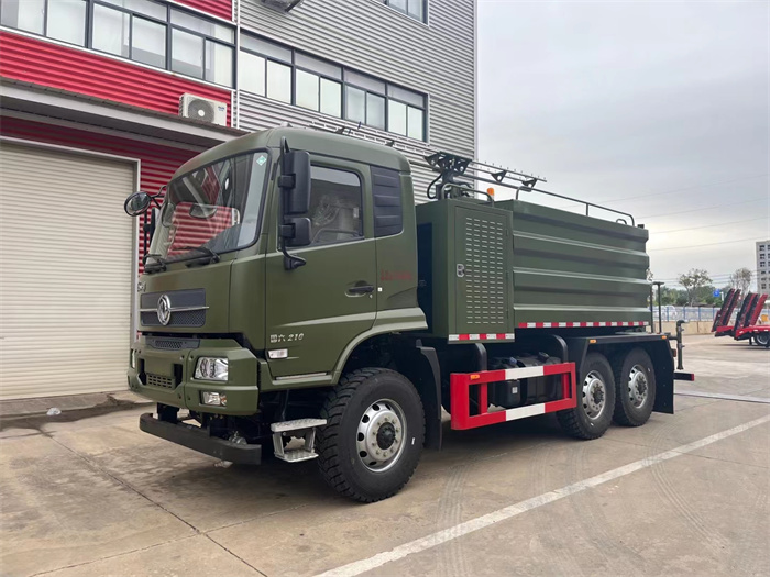 東風(fēng)天錦光伏板、鐵路清洗車